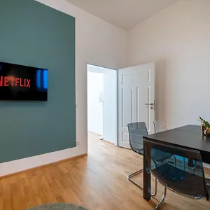 Konrad I Levestate Apartamento